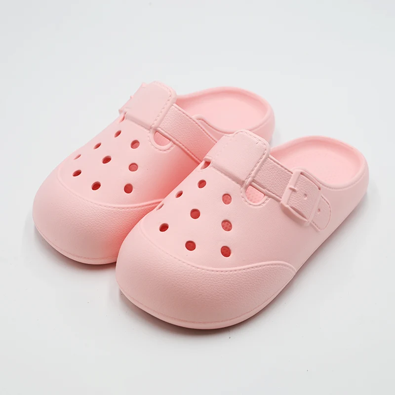 Флип Флопс вс. Слидес: Одабир праве летње обуће